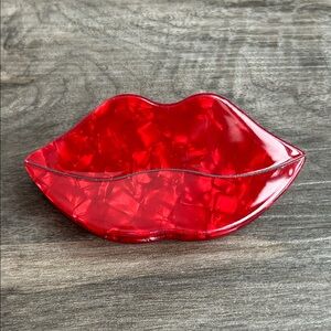 NWOT Lips Hair Claw Clip